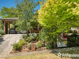 https://images.listonce.com.au/custom/160x/listings/2-great-oak-court-mooroolbark-vic-3138/467/01526467_img_01.jpg?xvJfFW_ORmA