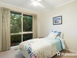 https://images.listonce.com.au/custom/160x/listings/2-great-oak-court-mooroolbark-vic-3138/467/01526467_img_12.jpg?9m45_m6-gHM