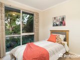 https://images.listonce.com.au/custom/160x/listings/2-great-oak-court-mooroolbark-vic-3138/467/01526467_img_13.jpg?T9aJ5ziH0M0