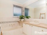 https://images.listonce.com.au/custom/160x/listings/2-great-oak-court-mooroolbark-vic-3138/467/01526467_img_14.jpg?IXPuSlHW6Ik