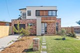 https://images.listonce.com.au/custom/160x/listings/2-griggs-court-mornington-vic-3931/125/01585125_img_01.jpg?Fr1BbZ2PRE4