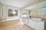 https://images.listonce.com.au/custom/160x/listings/2-hakea-close-greensborough-vic-3088/573/01816573_img_21.jpg?4VI2fipTb0M