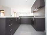 https://images.listonce.com.au/custom/160x/listings/2-hanly-close-canadian-vic-3350/972/01575972_img_09.jpg?kBeR4d1PY70