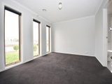 https://images.listonce.com.au/custom/160x/listings/2-hanly-close-canadian-vic-3350/972/01575972_img_10.jpg?1JILPjZ6ETg