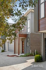 https://images.listonce.com.au/custom/160x/listings/2-isabella-place-kilsyth-vic-3137/182/01802182_img_02.jpg?tgsIGhqd2to