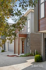 https://images.listonce.com.au/custom/160x/listings/2-isabella-place-kilsyth-vic-3137/433/01768433_img_02.jpg?hgOHHzP-LFk