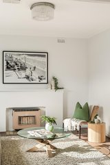 https://images.listonce.com.au/custom/160x/listings/2-johnston-street-mentone-vic-3194/325/01747325_img_03.jpg?5QE2ExhAuRo