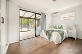 https://images.listonce.com.au/custom/160x/listings/2-johnston-street-mentone-vic-3194/325/01747325_img_08.jpg?a7e8OLCJmvI