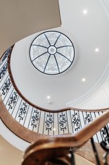 https://images.listonce.com.au/custom/160x/listings/2-jubilee-street-mount-waverley-vic-3149/061/01722061_img_12.jpg?m8nfCPpGw-Q