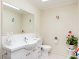 https://images.listonce.com.au/custom/160x/listings/2-kincumber-drive-croydon-vic-3136/543/01529543_img_10.jpg?XrE7vO1Nb1o