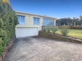 https://images.listonce.com.au/custom/160x/listings/2-kirriemuir-street-hamlyn-heights-vic-3215/964/01720964_img_17.jpg?8wTqc-V7afM
