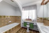 https://images.listonce.com.au/custom/160x/listings/2-locarno-court-mulgrave-vic-3170/116/01702116_img_11.jpg?oId8StJB3cs