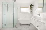 https://images.listonce.com.au/custom/160x/listings/2-longbeach-close-aspendale-vic-3195/159/01734159_img_08.jpg?uq9grkSlmyU
