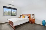 https://images.listonce.com.au/custom/160x/listings/2-longfellow-avenue-mooroolbark-vic-3138/103/01873103_img_07.jpg?2Odpzgmj2eg