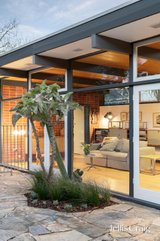 https://images.listonce.com.au/custom/160x/listings/2-maurice-street-hawthorn-east-vic-3123/714/01752714_img_14.jpg?TZd71bW6onU