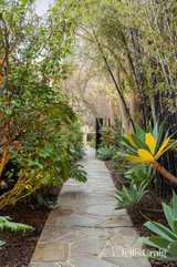 https://images.listonce.com.au/custom/160x/listings/2-maurice-street-hawthorn-east-vic-3123/714/01752714_img_21.jpg?WndXBj2G2tA