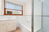 https://images.listonce.com.au/custom/160x/listings/2-nancye-drive-lalor-vic-3075/298/01753298_img_06.jpg?1wMu29dsWsA