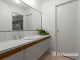 https://images.listonce.com.au/custom/160x/listings/2-nandina-close-warranwood-vic-3134/717/01525717_img_14.jpg?iKI2xyUvCRo