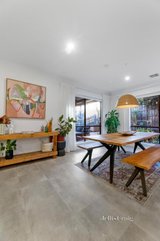 https://images.listonce.com.au/custom/160x/listings/2-oliver-avenue-blackburn-vic-3130/819/01723819_img_05.jpg?UgGR7fhhzzE
