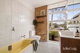 https://images.listonce.com.au/custom/160x/listings/2-orchard-grove-heathmont-vic-3135/799/01974799_img_10.jpg?5MdVNHXOXPU