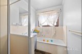 https://images.listonce.com.au/custom/160x/listings/2-owen-court-sebastopol-vic-3356/737/01959737_img_07.jpg?itoWspFCBKs
