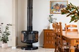 https://images.listonce.com.au/custom/160x/listings/2-pattison-street-moonee-ponds-vic-3039/705/01952705_img_05.jpg?cMtHSDjE6zc
