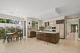 https://images.listonce.com.au/custom/160x/listings/2-pembroke-road-balwyn-vic-3103/623/00367623_img_05.jpg?VFsov_mQC-o