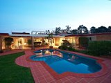 https://images.listonce.com.au/custom/160x/listings/2-pett-court-heathmont-vic-3135/232/00620232_img_01.jpg?oJLemtnjlEw