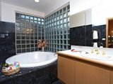 https://images.listonce.com.au/custom/160x/listings/2-pett-court-heathmont-vic-3135/232/00620232_img_12.jpg?MUJGAj3DC9s