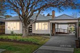 https://images.listonce.com.au/custom/160x/listings/2-rayern-court-bentleigh-east-vic-3165/914/01133914_img_01.jpg?HXCmSHI5B2g