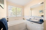 https://images.listonce.com.au/custom/160x/listings/2-regent-avenue-mooroolbark-vic-3138/660/01779660_img_16.jpg?7fFB0sNP6e4