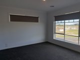https://images.listonce.com.au/custom/160x/listings/2-rennick-avenue-kyneton-vic-3444/176/01880176_img_06.jpg?Suwhmda8boM