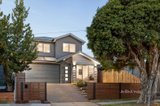 https://images.listonce.com.au/custom/160x/listings/2-sheppards-lane-chirnside-park-vic-3116/329/01635329_img_01.jpg?jHwuRlx8Rvg