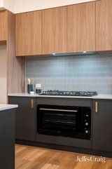https://images.listonce.com.au/custom/160x/listings/2-silver-leaf-court-seville-vic-3139/070/01779070_img_12.jpg?jouoqzO7YVI