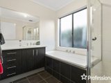 https://images.listonce.com.au/custom/160x/listings/2-sirocco-court-wandin-north-vic-3139/477/01526477_img_12.jpg?RZslZkL2aIw