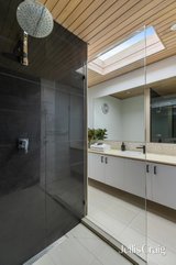 https://images.listonce.com.au/custom/160x/listings/2-sutton-grove-richmond-vic-3121/674/01820674_img_08.jpg?tCaydPE-OJo