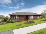 https://images.listonce.com.au/custom/160x/listings/2-wembley-close-mooroolbark-vic-3138/545/01524545_img_01.jpg?InFCyWo1WDU