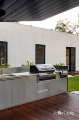 https://images.listonce.com.au/custom/160x/listings/2-woodlands-close-park-orchards-vic-3114/858/01907858_img_22.jpg?H9L06_oKWxU