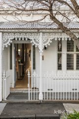 https://images.listonce.com.au/custom/160x/listings/20-caroline-street-south-south-yarra-vic-3141/206/01933206_img_20.jpg?zWcxRXajh_4
