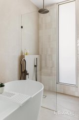 https://images.listonce.com.au/custom/160x/listings/20-carroll-street-richmond-vic-3121/999/01984999_img_13.jpg?OeKbt4S81_8