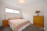 https://images.listonce.com.au/custom/160x/listings/20-catherine-court-brown-hill-vic-3350/457/01576457_img_11.jpg?jImi9NtJNBc