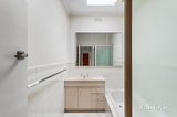 https://images.listonce.com.au/custom/160x/listings/20-chesterville-drive-bentleigh-east-vic-3165/528/01910528_img_07.jpg?fxvAXhG9gbw