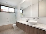 https://images.listonce.com.au/custom/160x/listings/20-docker-street-elwood-vic-3184/259/01794259_img_08.jpg?8aN1kkBHwTU