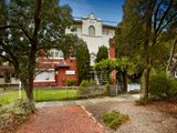 https://images.listonce.com.au/custom/160x/listings/20-docker-street-elwood-vic-3184/259/01794259_img_13.jpg?PZI1X6RPxY4