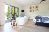 https://images.listonce.com.au/custom/160x/listings/20-east-street-daylesford-vic-3460/349/01405349_img_09.jpg?R5u49V8fMvQ