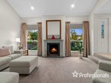 https://images.listonce.com.au/custom/160x/listings/20-hilledge-lane-mooroolbark-vic-3138/688/01525688_img_02.jpg?PYuwPXQVwu8