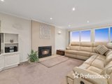 https://images.listonce.com.au/custom/160x/listings/20-hilledge-lane-mooroolbark-vic-3138/688/01525688_img_06.jpg?k5MaV3wqiN8