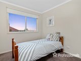 https://images.listonce.com.au/custom/160x/listings/20-hilledge-lane-mooroolbark-vic-3138/688/01525688_img_12.jpg?m2olQxjR7YM