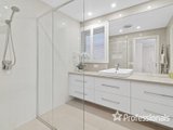 https://images.listonce.com.au/custom/160x/listings/20-hilledge-lane-mooroolbark-vic-3138/688/01525688_img_17.jpg?StrfRequA84