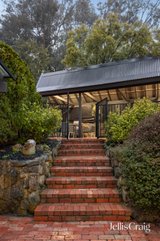 https://images.listonce.com.au/custom/160x/listings/20-larne-avenue-donvale-vic-3111/168/01947168_img_03.jpg?CWcbNBmkVEg